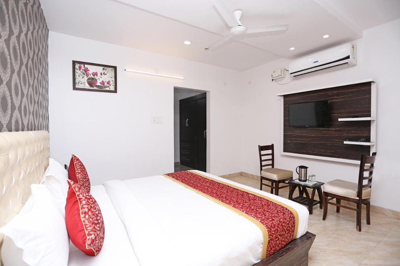 לקנאו Capital O 10060 Hotel The Leaf מראה חיצוני תמונה