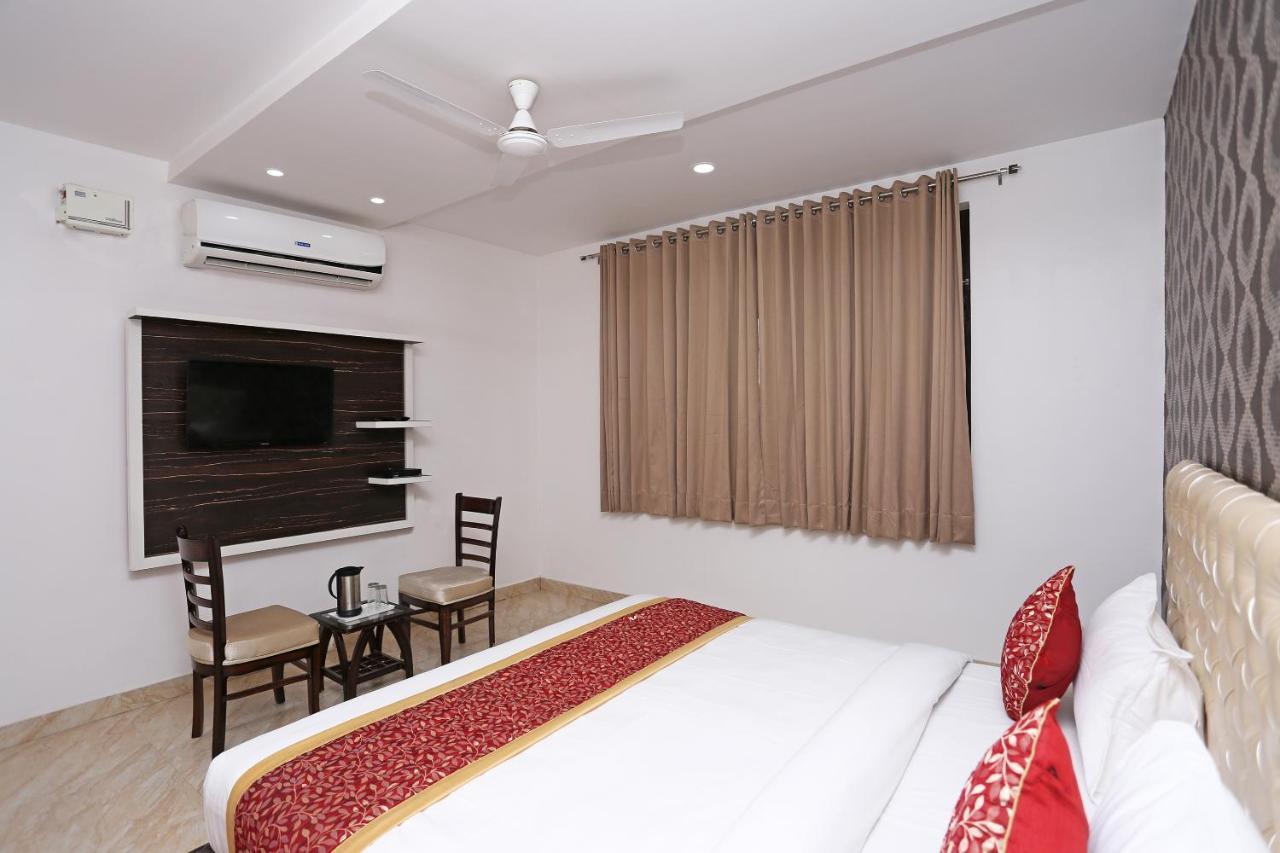 לקנאו Capital O 10060 Hotel The Leaf מראה חיצוני תמונה