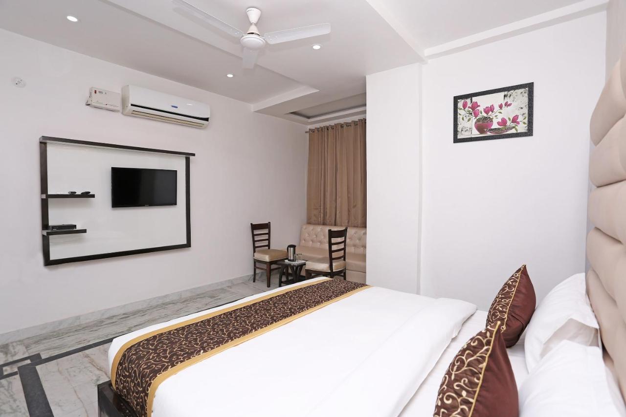 לקנאו Capital O 10060 Hotel The Leaf מראה חיצוני תמונה