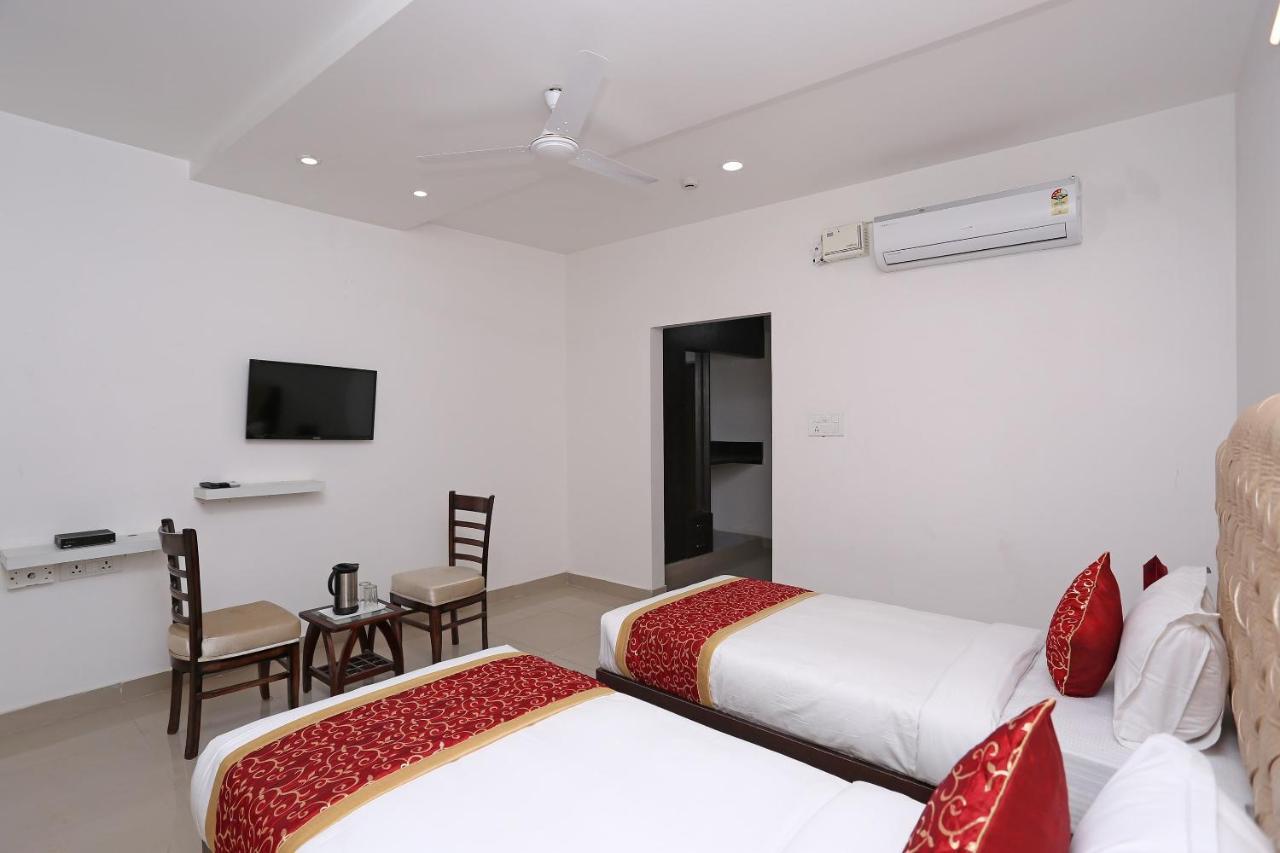 לקנאו Capital O 10060 Hotel The Leaf מראה חיצוני תמונה